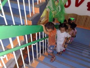 點擊查看詳細信息<br>標題：幼兒園塑膠防滑樓梯 閱讀次數：7204